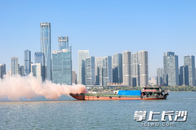 惊险的“船舶消防”科目“上演”。