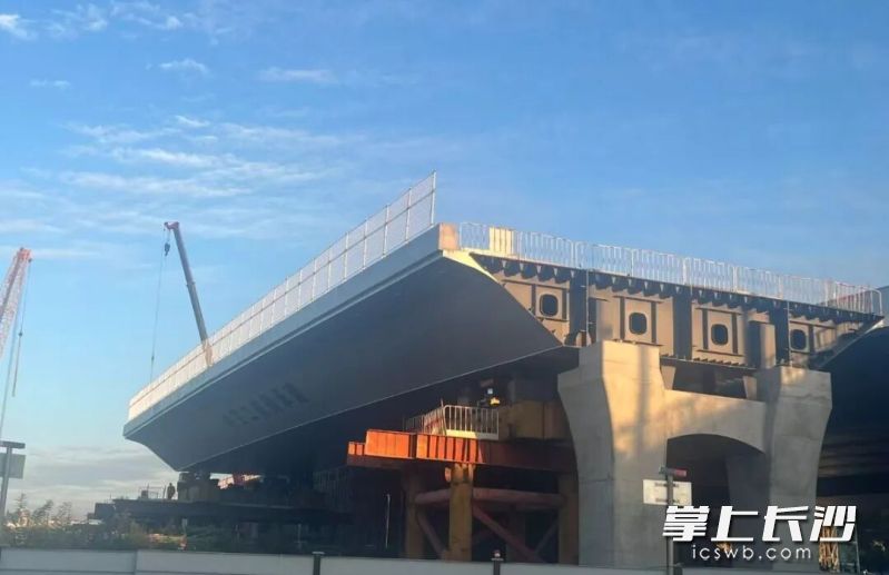 长株跨线桥顶推施工任务圆满完成。均为长沙晚报通讯员周栋麒供图。
