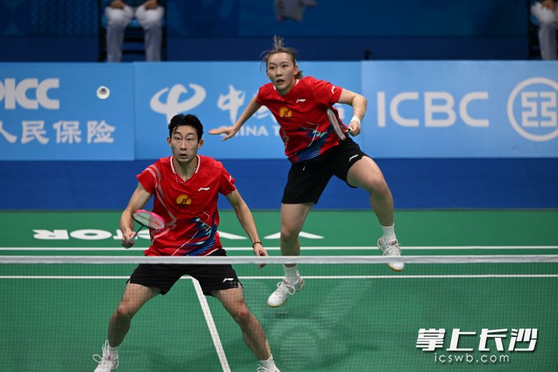 周志宏（左）、魏雅欣在比赛中。长沙晚报特派全媒体记者 王志伟 摄