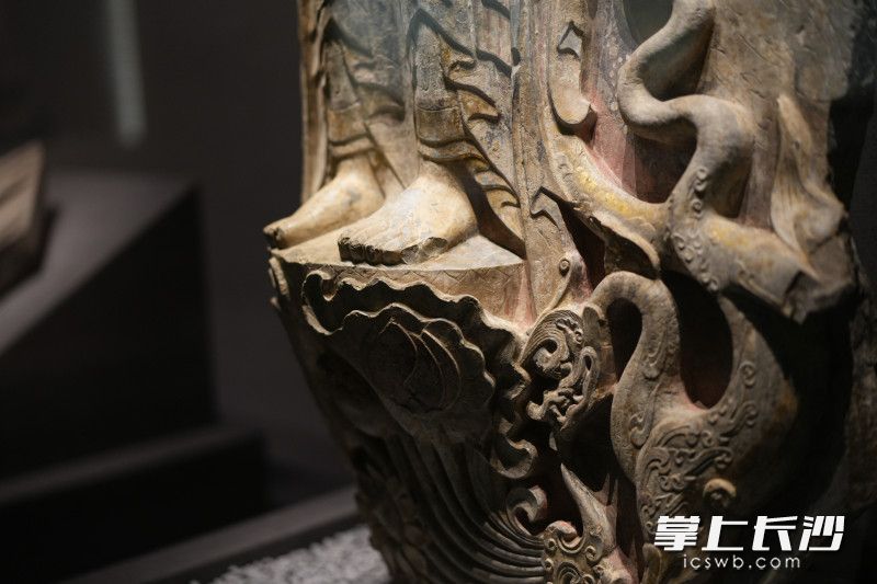 精美绝伦的雕刻。 精美绝伦的雕刻。