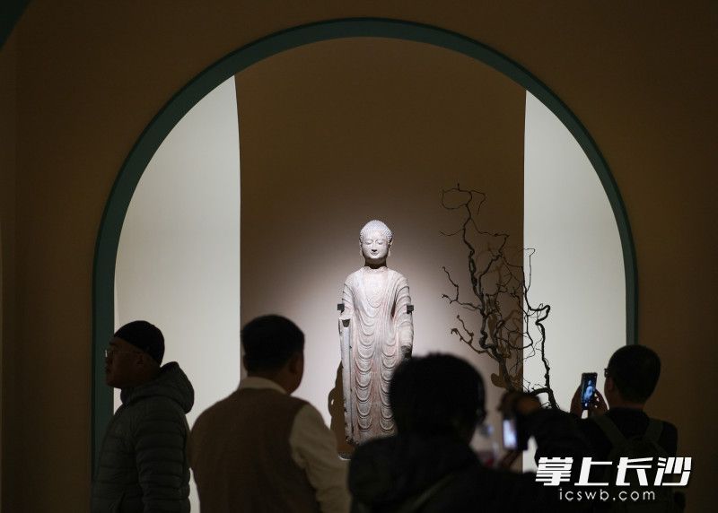 11月21日上午,“东方微笑——青州风格佛像艺术展”在湖南省博物馆开幕。均为长沙晚报全媒体记者 邹麟 摄 11月21日上午,“东方微笑——青州风格佛像艺术展”在湖南省博物馆开幕。均为长沙晚报全媒体记者 邹麟 摄
