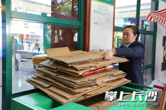 截至2025年10月底，湖南邮政已累计回收复用瓦楞纸箱474万个。