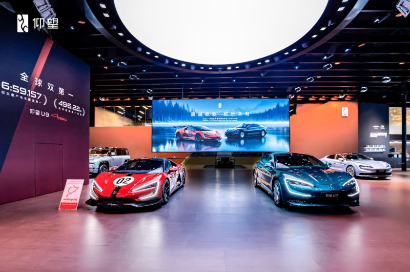 仰望在广州车展着重展示了其高超的科技实力。 均为仰望供图 仰望在广州车展着重展示了其高超的科技实力。 均为仰望供图