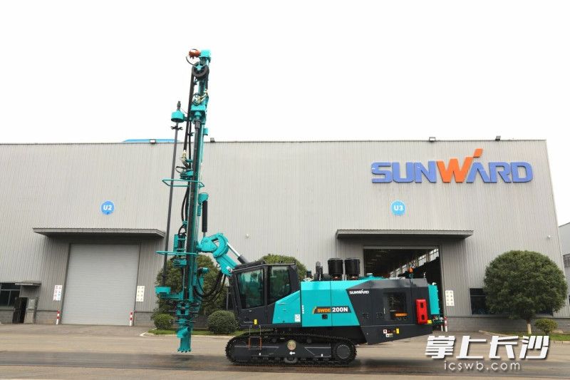 SWDE200N臂式潜孔钻机。通讯员供图 SWDE200N臂式潜孔钻机。通讯员供图