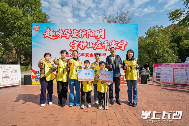 最终，按得分与用时综合排名，“烈火雄心”队荣获一等奖。