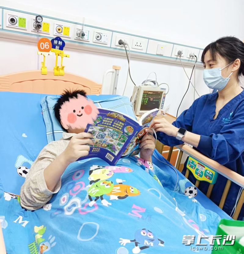 目前，小希进入新一阶段的治疗。 医院供图