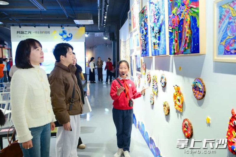 展览现场，各参展校（园）的特色作品成为亮点。