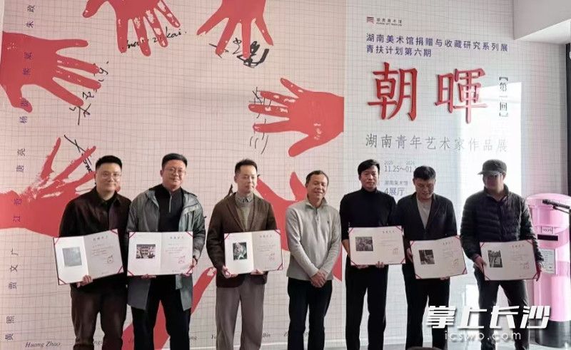 艺术家受聘。 艺术家受聘。