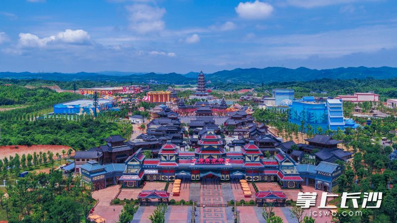 长沙方特·东方神画将中华五千年文明精粹与现代高科技完美融合,十余个大型主题节目让游客在欢乐中触摸历史。 受访方供图 长沙方特·东方神画将中华五千年文明精粹与现代高科技完美融合,十余个大型主题节目让游客在欢乐中触摸历史。 受访方供图