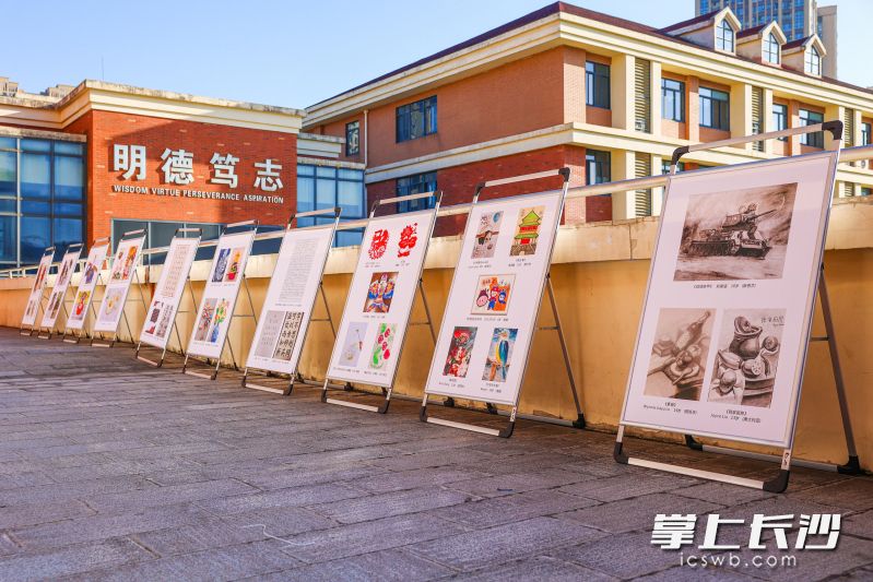 “百家姓·你我他”第四届海外华裔及港澳台青少年艺术作品展的部分优秀作品。 均为学校供图