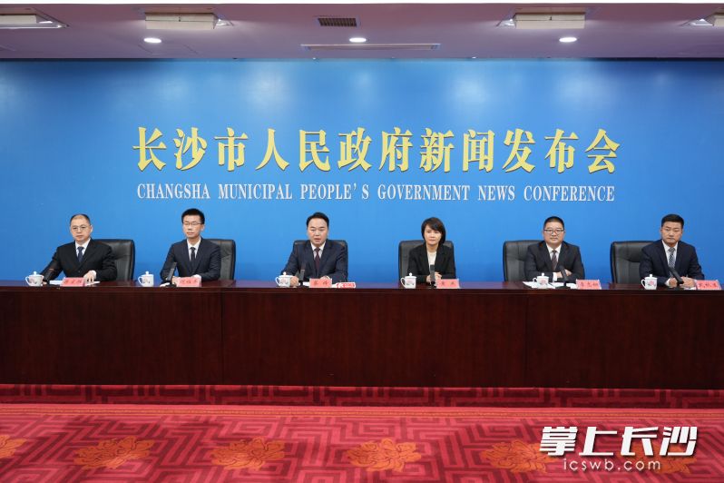 长沙市“‘十四五’答卷”系列主题新闻发布会望城区专场举行。长沙晚报通讯员 黄卓鹏 摄 长沙市“‘十四五’答卷”系列主题新闻发布会望城区专场举行。长沙晚报通讯员 黄卓鹏 摄