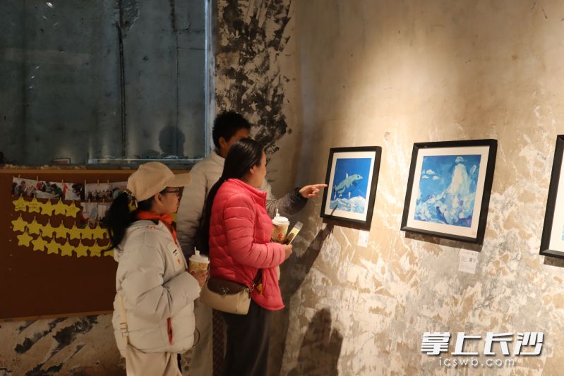 画展现场。 画展现场。