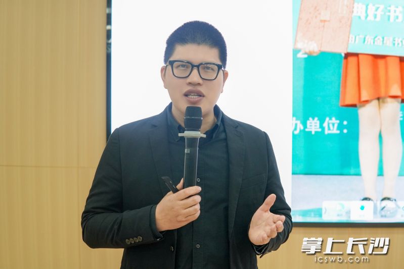 李哲结合自身多年教育实践，分享阅读引导方法。均为通讯员陈欣艳 罗凤供图