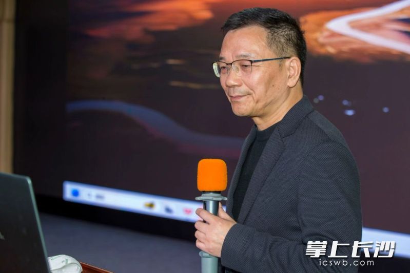 教育部艺术教育委员会委员、湖南师范大学博士生导师郭声健教授受邀作专题报告。