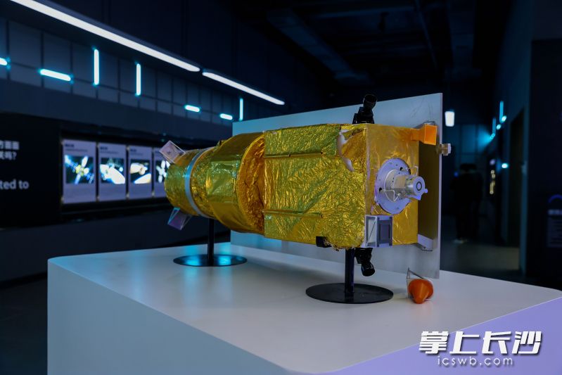湖南赛德雷特卫星科技有限公司,这个看似普通的厂房里,每年可有超过150颗卫星诞生,飞向浩瀚星空。 湖南赛德雷特卫星科技有限公司,这个看似普通的厂房里,每年可有超过150颗卫星诞生,飞向浩瀚星空。
