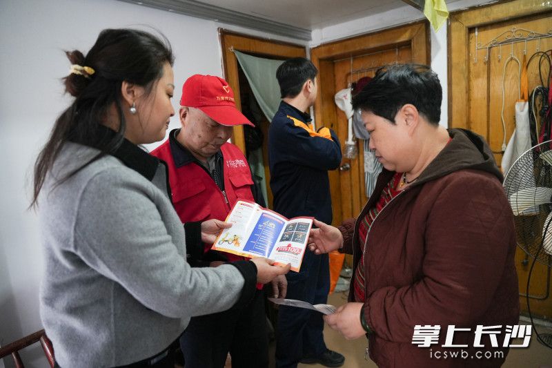 芙蓉区“电工宣教上门”行动将持续到明年三四月份。均为长沙晚报全媒体记者 林暘 摄