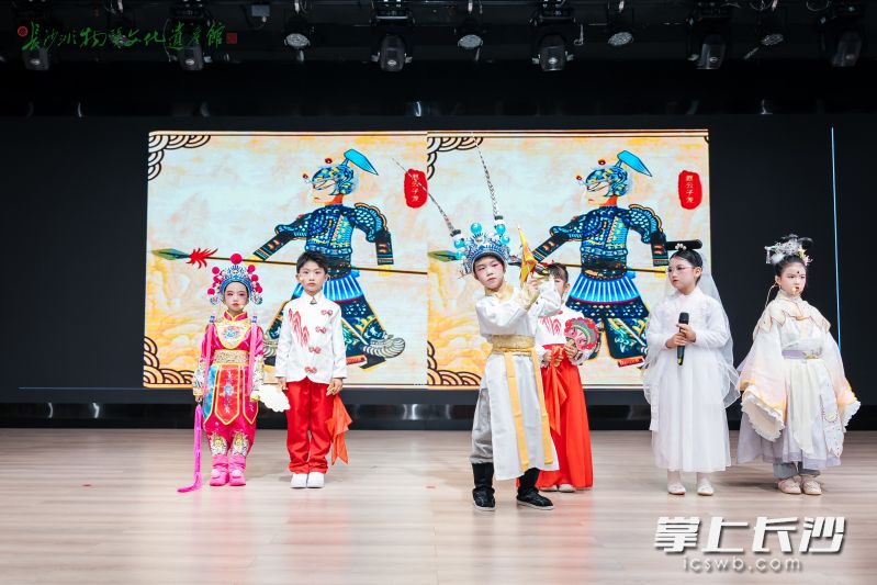 “童声响亮话长沙”非遗经典诵读活动周末在岳麓区文化馆举行。均为长沙非遗馆供图