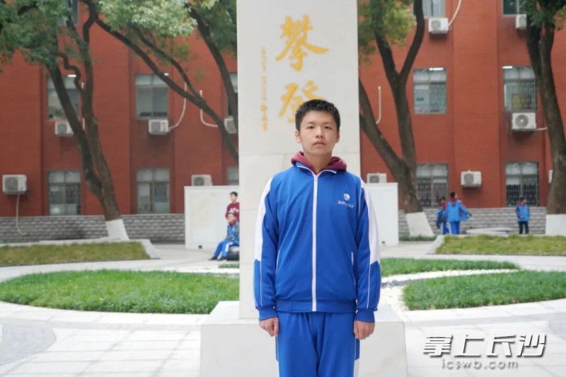 来自湖南师大附中高一年级的何卓涵同学是湖南唯一入选国家集训队的选手。