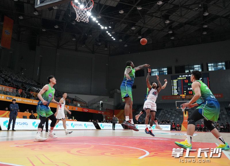 山东高速队外援珀塞尔后仰跳投。