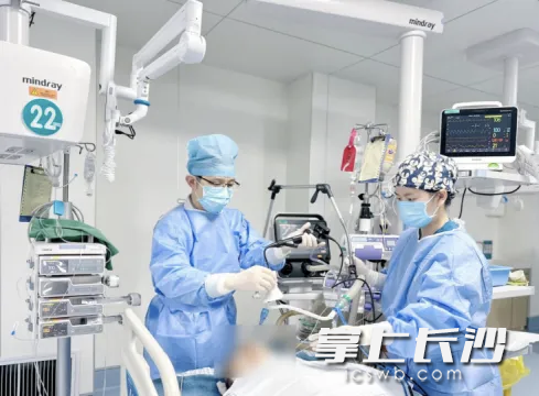 经过8个昼夜救治,患者转危为安。 经过8个昼夜救治,患者转危为安。