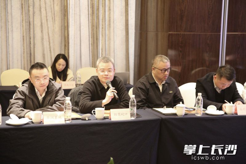 与会企业发言。 与会企业发言。