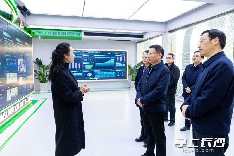 陈博彰在长沙新消费研究院调研。 均为长沙晚报全媒体记者 董阳 摄