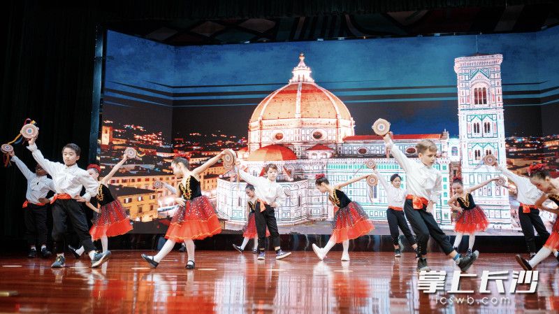 长沙玮希外籍人员子女学校与长沙玮思双语学校举行15周年校庆系列活动。均为通讯员 周娟 供图