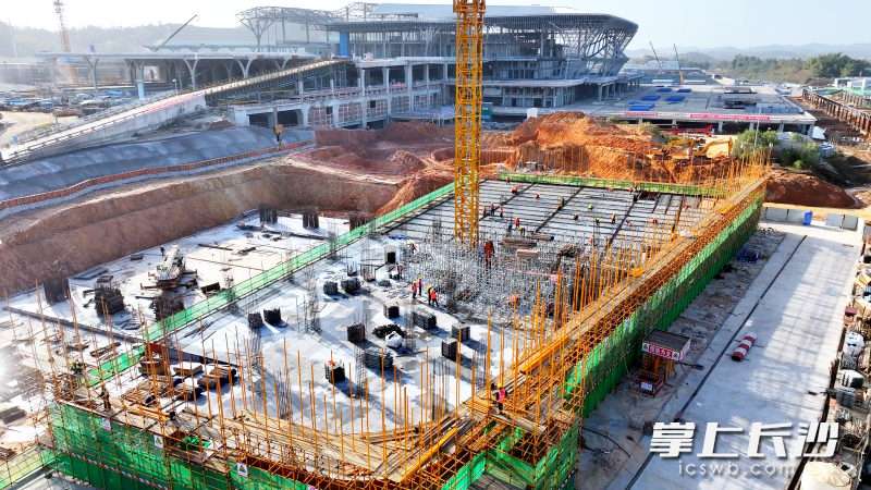 项目总建筑面积约2.3万平方米，包括长途旅游大巴蓄车场和出租车蓄车楼两大功能区。 均为通讯员供图