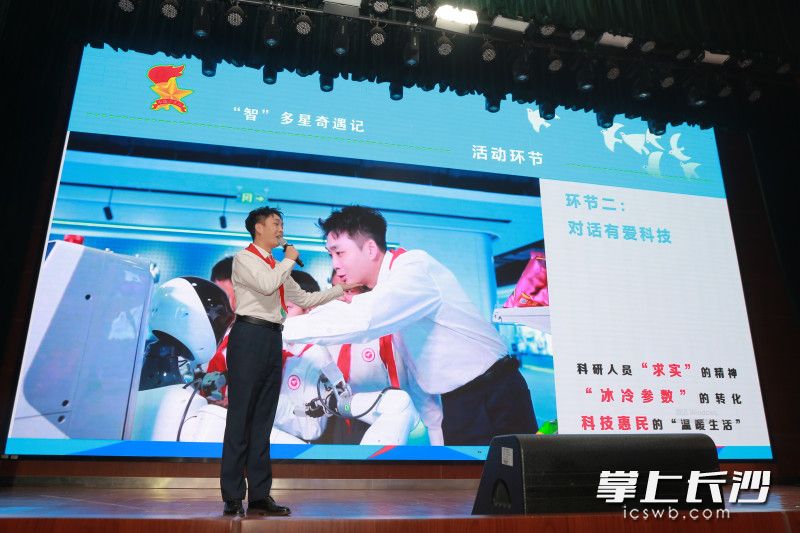 比赛现场,选手们精彩展现风采。 比赛现场,选手们精彩展现风采。