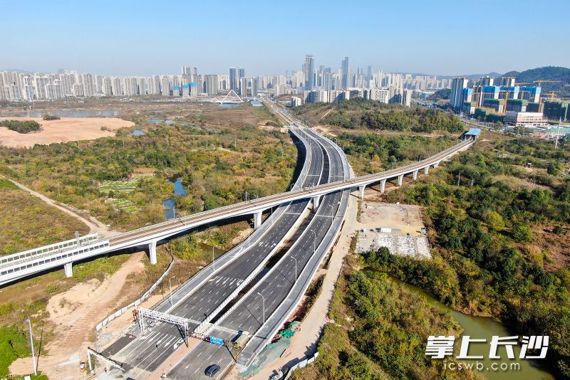 梅溪湖二期交通网络关键节点——梧桐路三号桥已于近日完成建设。 均为长沙晚报通讯员胡翔供图