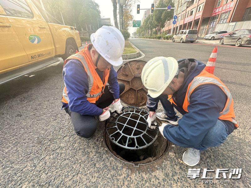 安装的全新球墨铸铁材质防坠网承重提升到1吨以上。 安装的全新球墨铸铁材质防坠网承重提升到1吨以上。