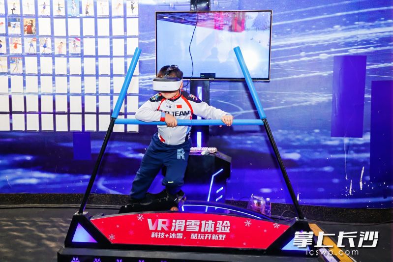 VR冰雪体验。 VR冰雪体验。