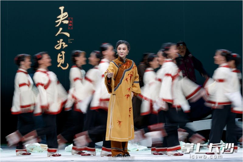 《夫人如见》剧照。 《夫人如见》剧照。