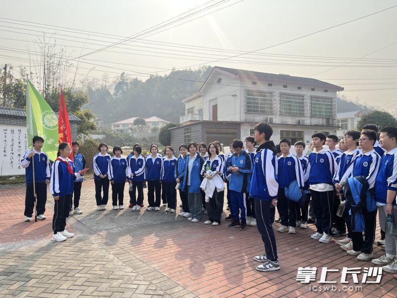 在每个精心打造的主题庭院,学生讲解员讲述相关的故事和案例。 在每个精心打造的主题庭院,学生讲解员讲述相关的故事和案例。