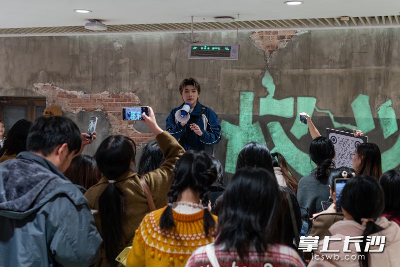 《怪谈》演出现场。均为长沙晚报全媒体记者 邓迪 摄 《怪谈》演出现场。均为长沙晚报全媒体记者 邓迪 摄