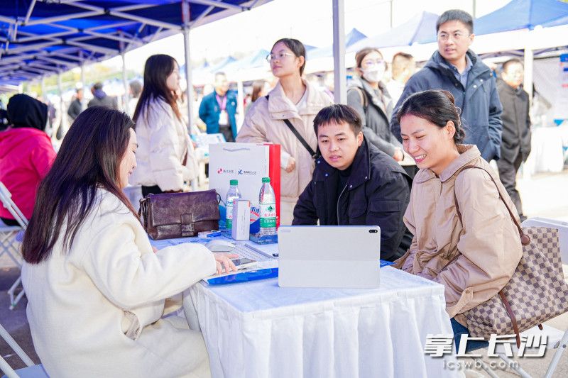 12月13日，“百万英才汇南粤”2025年N城联动秋季招聘活动（中南大学专场）举办。