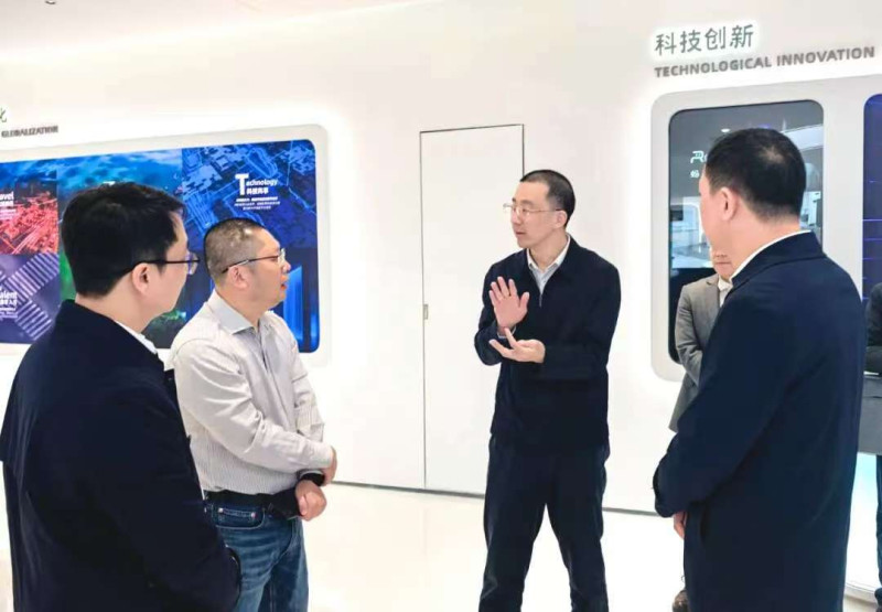 在蚂蚁集团湖南总部调研企业研发成果产出和转化情况。均为 通讯员 朱奥 供图 在蚂蚁集团湖南总部调研企业研发成果产出和转化情况。均为 通讯员 朱奥 供图