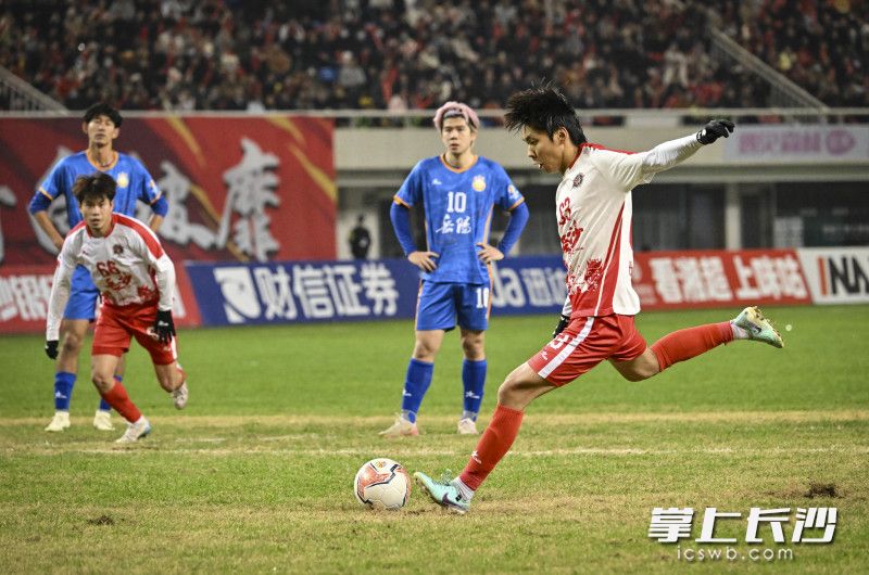 姜承坤点球帮助长沙队首开记录。