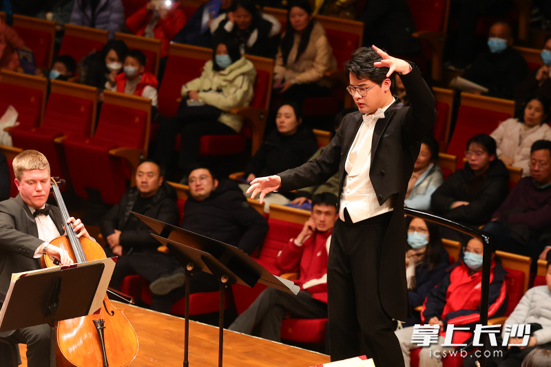 长沙籍青年指挥家、莫斯科国立柴可夫斯基音乐学院博士彭英发。 长沙籍青年指挥家、莫斯科国立柴可夫斯基音乐学院博士彭英发。