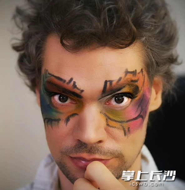 莫斯科大剧院首席男中音  亚历山大·波尔科夫尼科夫。