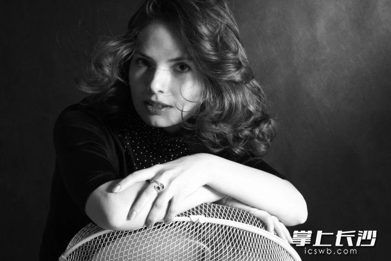 特邀女高音叶卡捷琳娜·莫尼索娃。