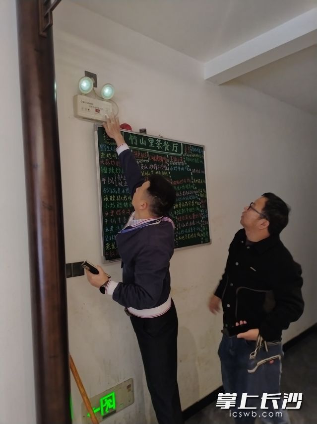 此次消防安全大检查共检查小餐饮场所36家，排查隐患60处。