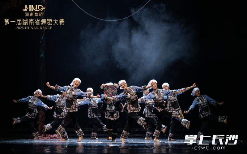 舞蹈比赛节目。 均为长沙晚报通讯员孙波辉供图 舞蹈比赛节目。 均为长沙晚报通讯员孙波辉供图