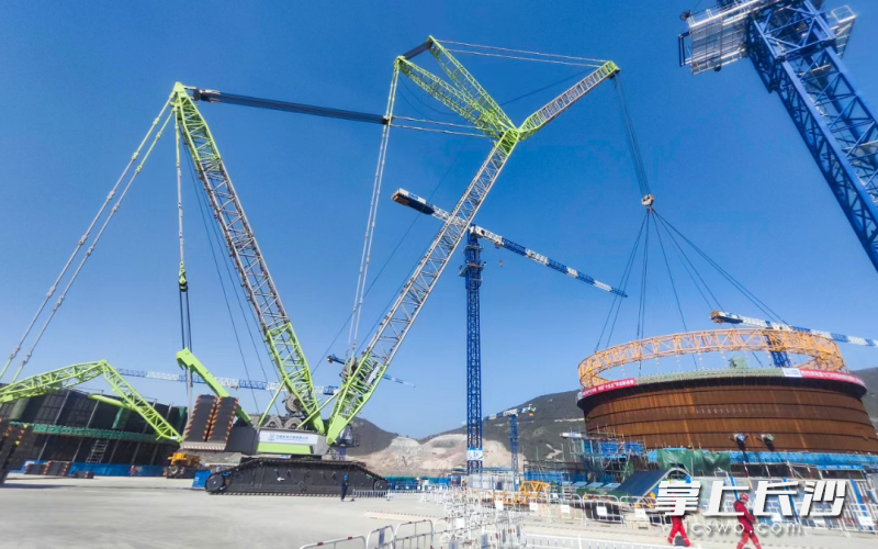 中联重科起重机助力金七门核电“华龙一号”1号机组建设。长沙晚报通讯员 钟联 供图 中联重科起重机助力金七门核电“华龙一号”1号机组建设。长沙晚报通讯员 钟联 供图