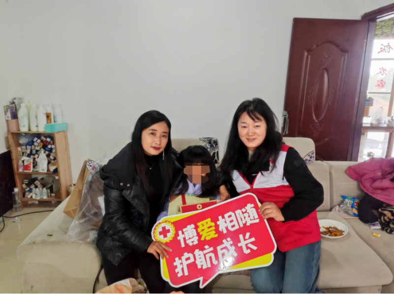 长沙市望城区红十字会开展“博爱相随 护航成长”走访慰问活动。图片均为长沙晚报通讯员 徐润卿 提供 