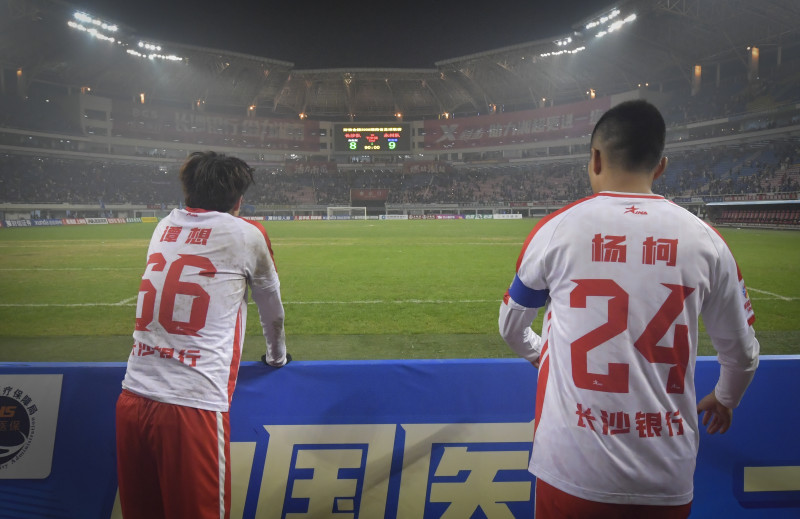 负于永州队后，长沙队队员赛后失落。长沙晚报全媒体记者 余劭劼 摄