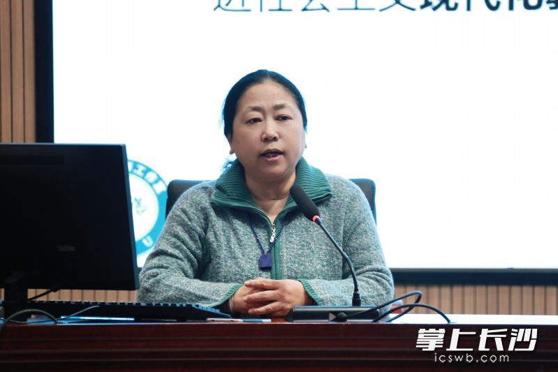 华中师范大学崔鸿教授受邀作主旨报告，为“科学教育研究共同体”的建设提供了前沿的政策解读与策略指导。