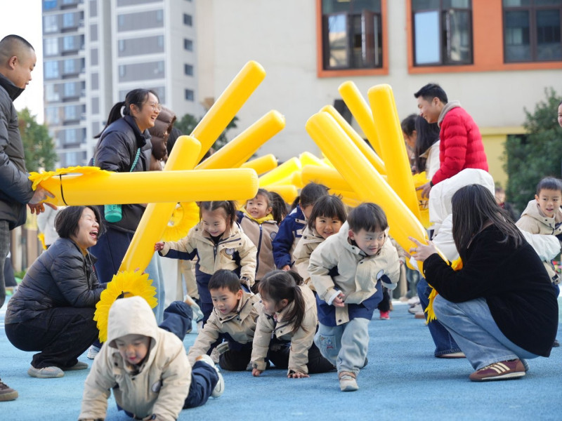 亲子运动会现场。