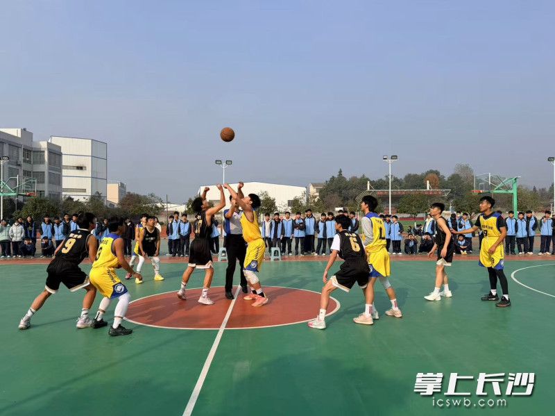 12月26日,2025年长沙市技工院校篮球赛决赛举行。 12月26日,2025年长沙市技工院校篮球赛决赛举行。