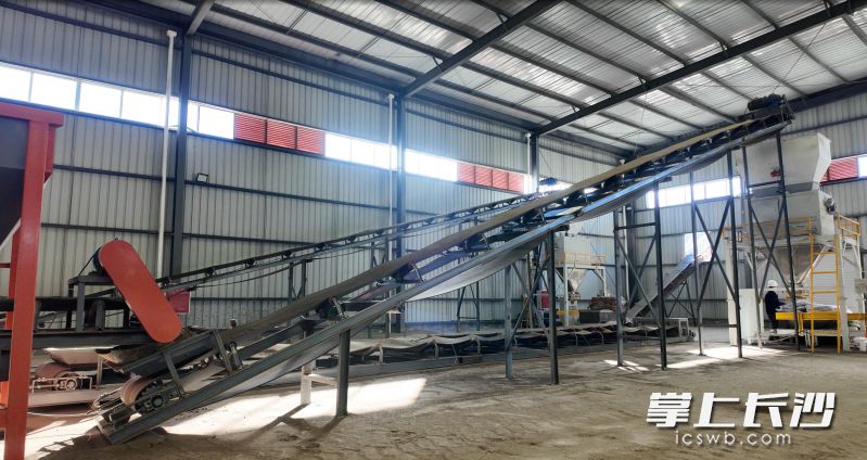 西藏中韵生物科技有限公司生产车间一角。